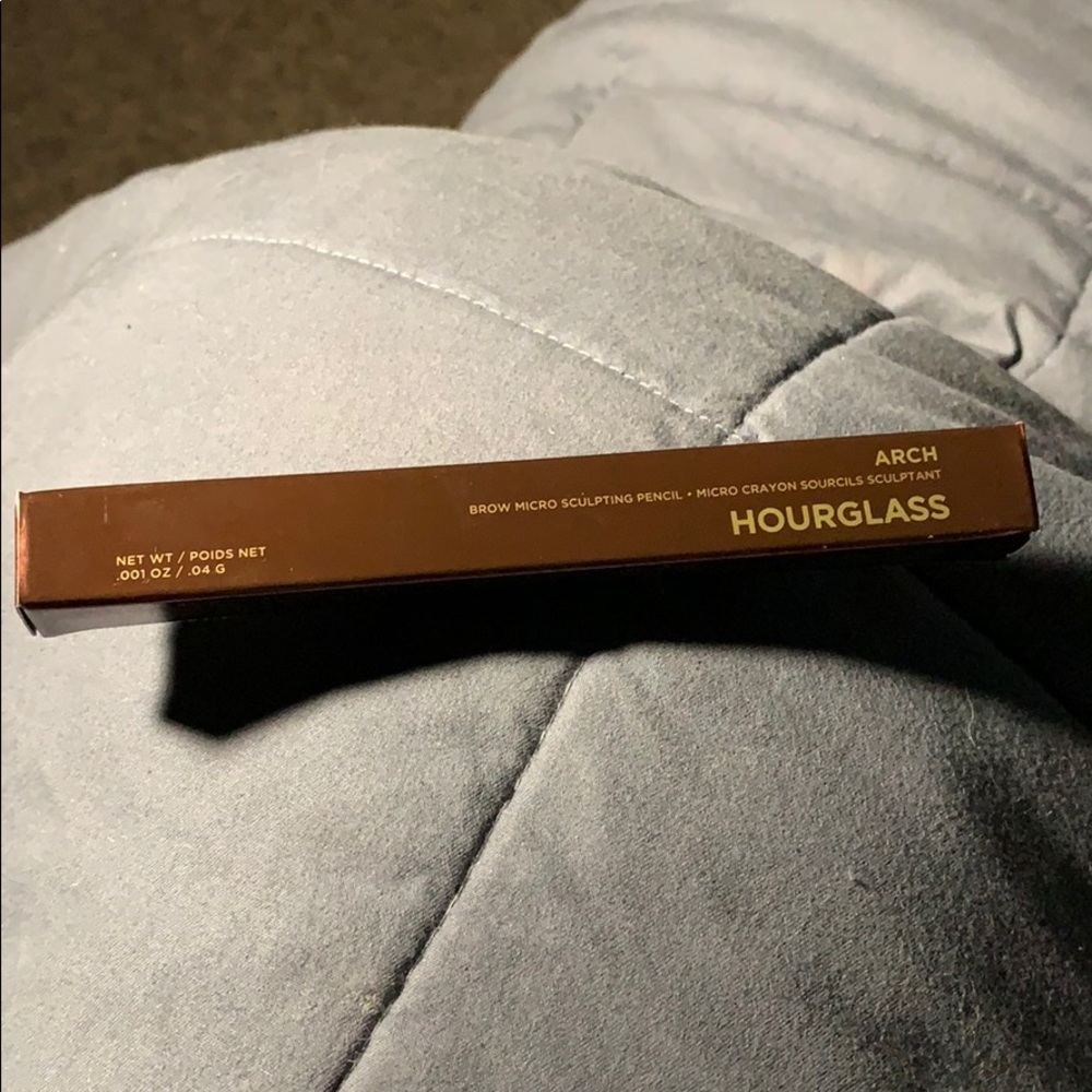 Hourglass brow pencil